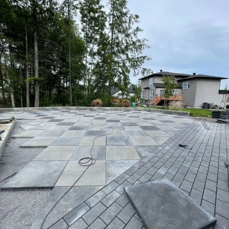 Installation de pavé uni