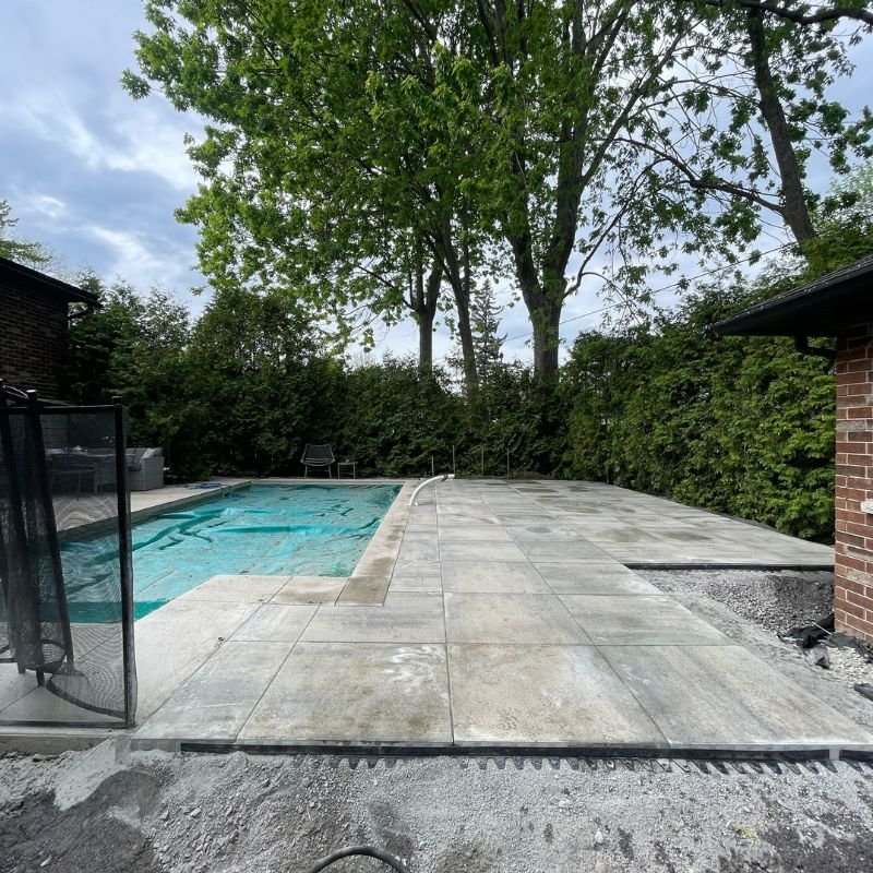 Installation des dalles de beton